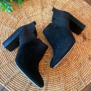 Like New Ed Mahoney Black Suede Leather Ankle Booties